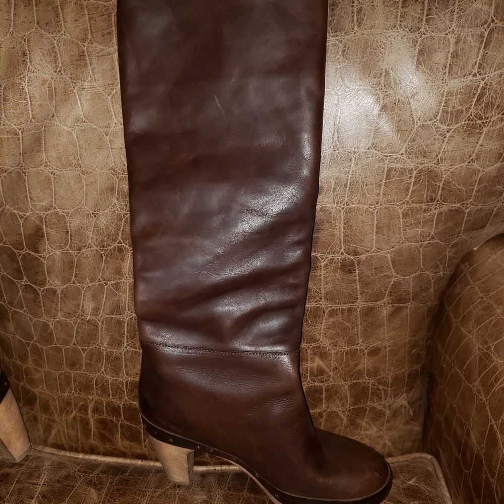 Boots - Picture 5 of 8